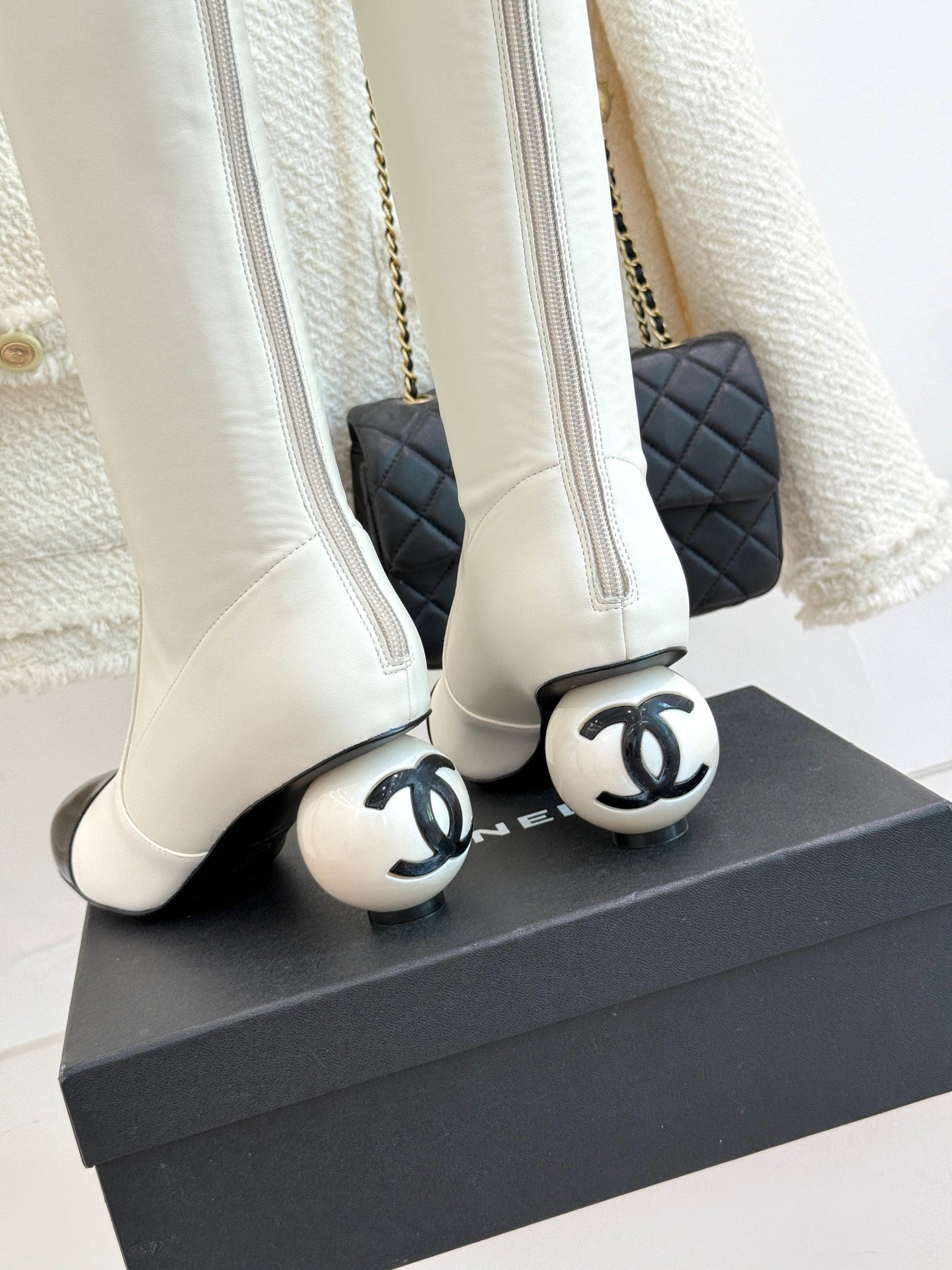 CC PEARL HIGH BOOTS IN WHITE CALFSKIN
