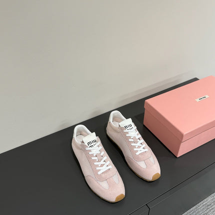 RETRO SNEAKERS IN PASTEL PINK MESH AND SUEDE