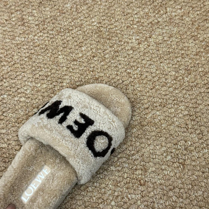 LOEWE 26S FLUFFY SLIDE SANDALS IN LIGHT BROWN SHEARLING LOGO