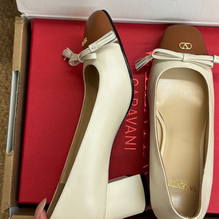 VALENTINO 26S HEELED BALLET FLATS IN BROWN AND CREAM WHITE CALFSKIN