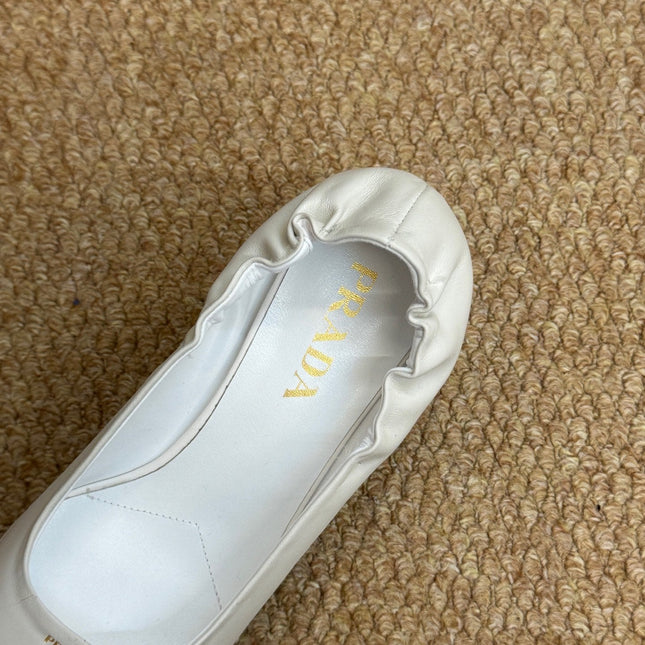 PRADA 26S POINTED TOE PUMPS 50MM IN WHITE CALFSKIN