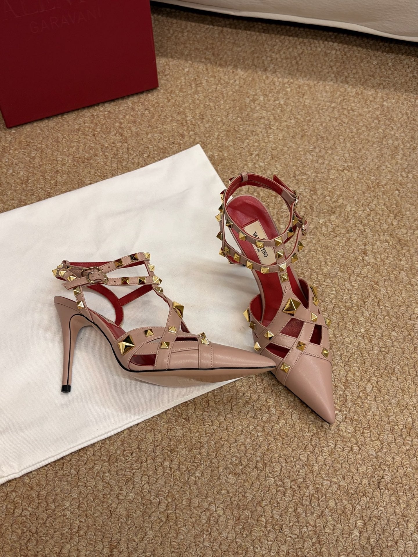 VALENTINO 26S OCKSTUD HEELS IN BLUSH NUDE CALFSKIN