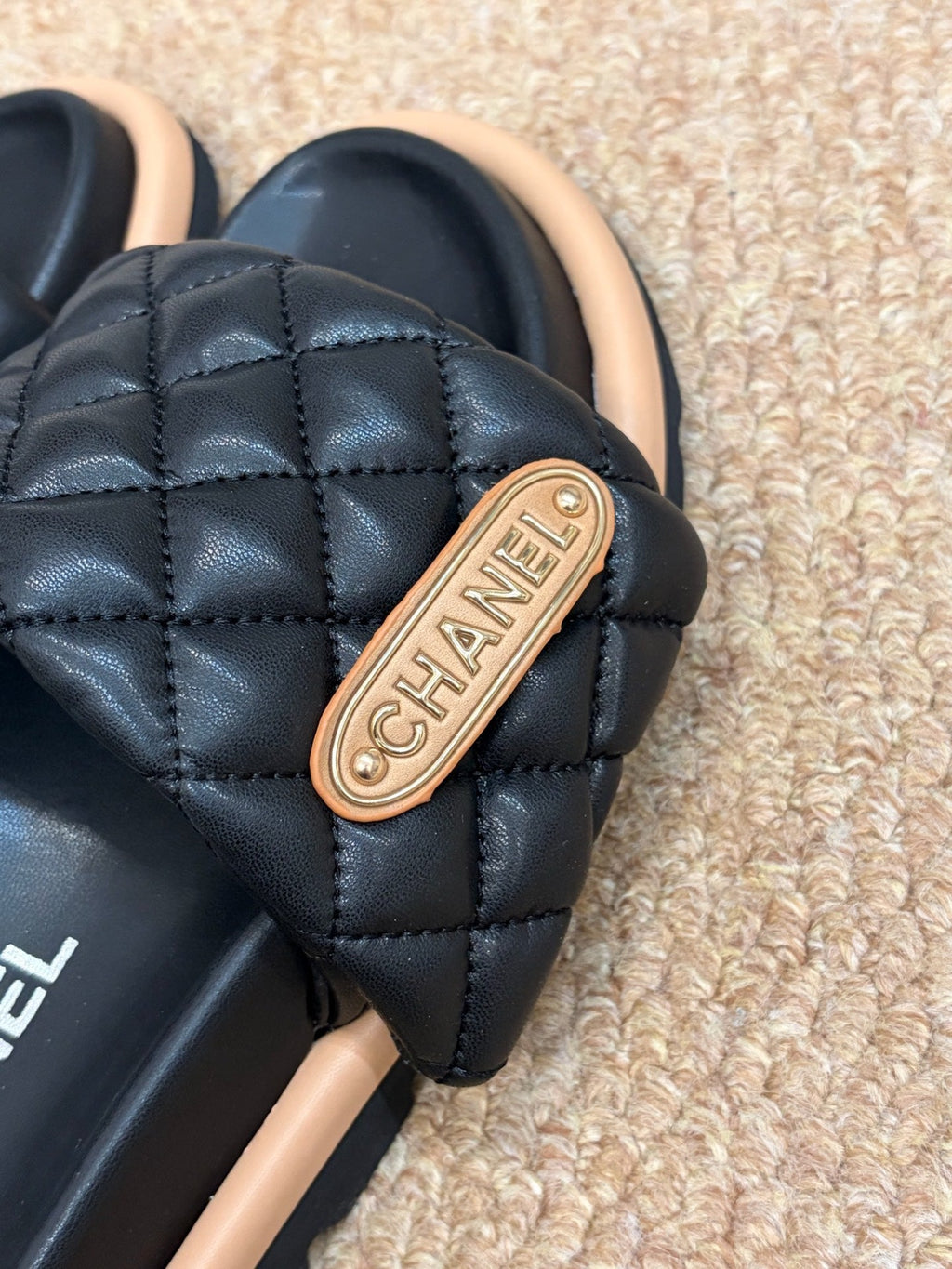 CHANEL 26S SLIDE SANDALS IN BLACK QUILTED CALFSKIN WITH LOGO PLAQUE