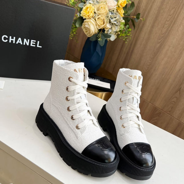 SHORT BOOTS IN WHITE TWEED AND BLACK CALFSKIN