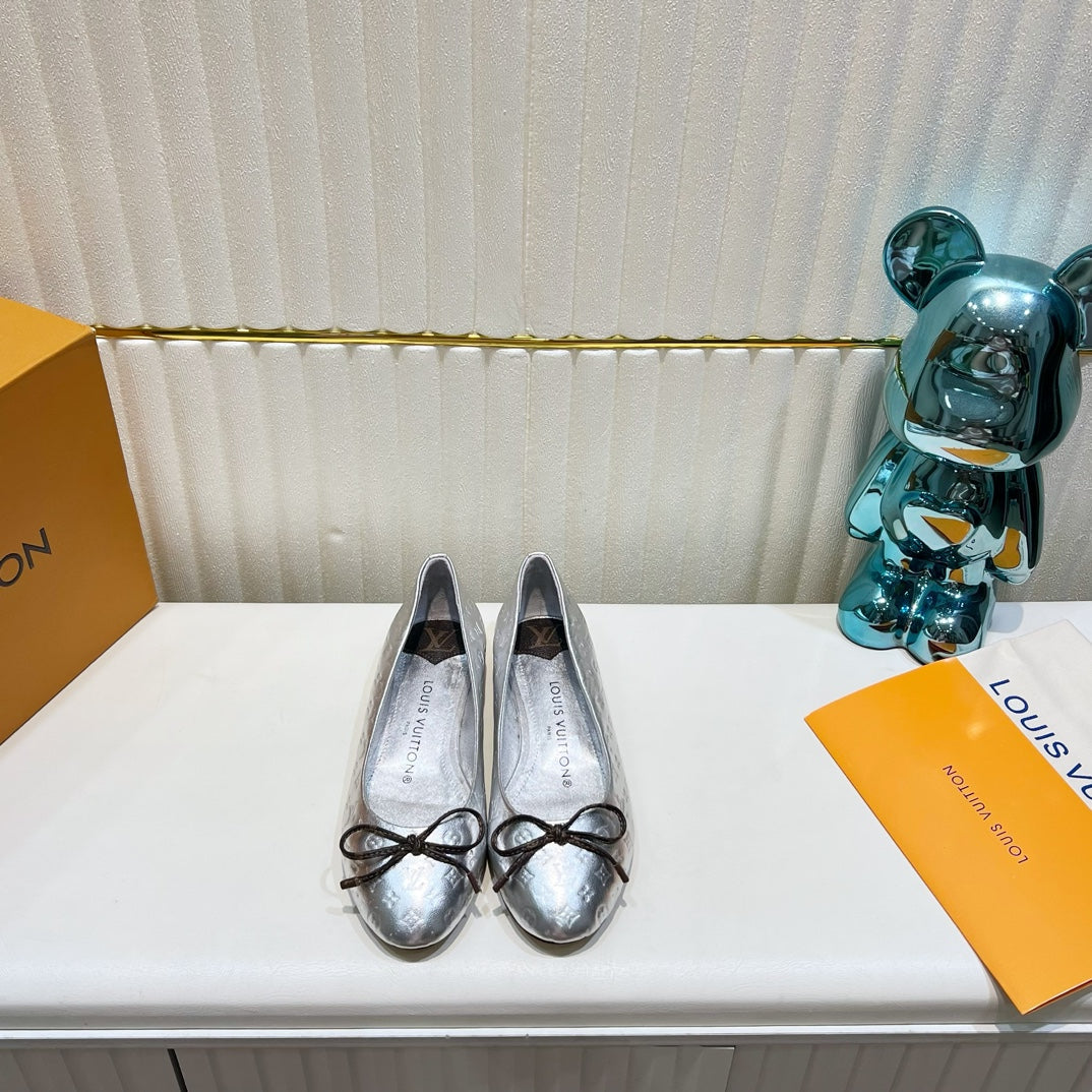 LV 26S BALLET FLATS IN SILVER MONOGRAM CALFSKIN WITH BOW