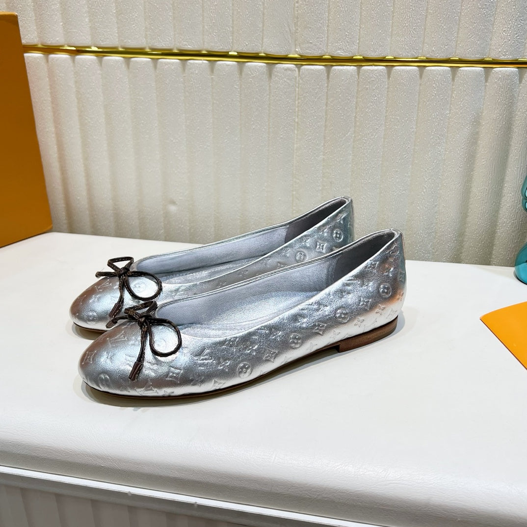 LV 26S BALLET FLATS IN SILVER MONOGRAM CALFSKIN WITH BOW
