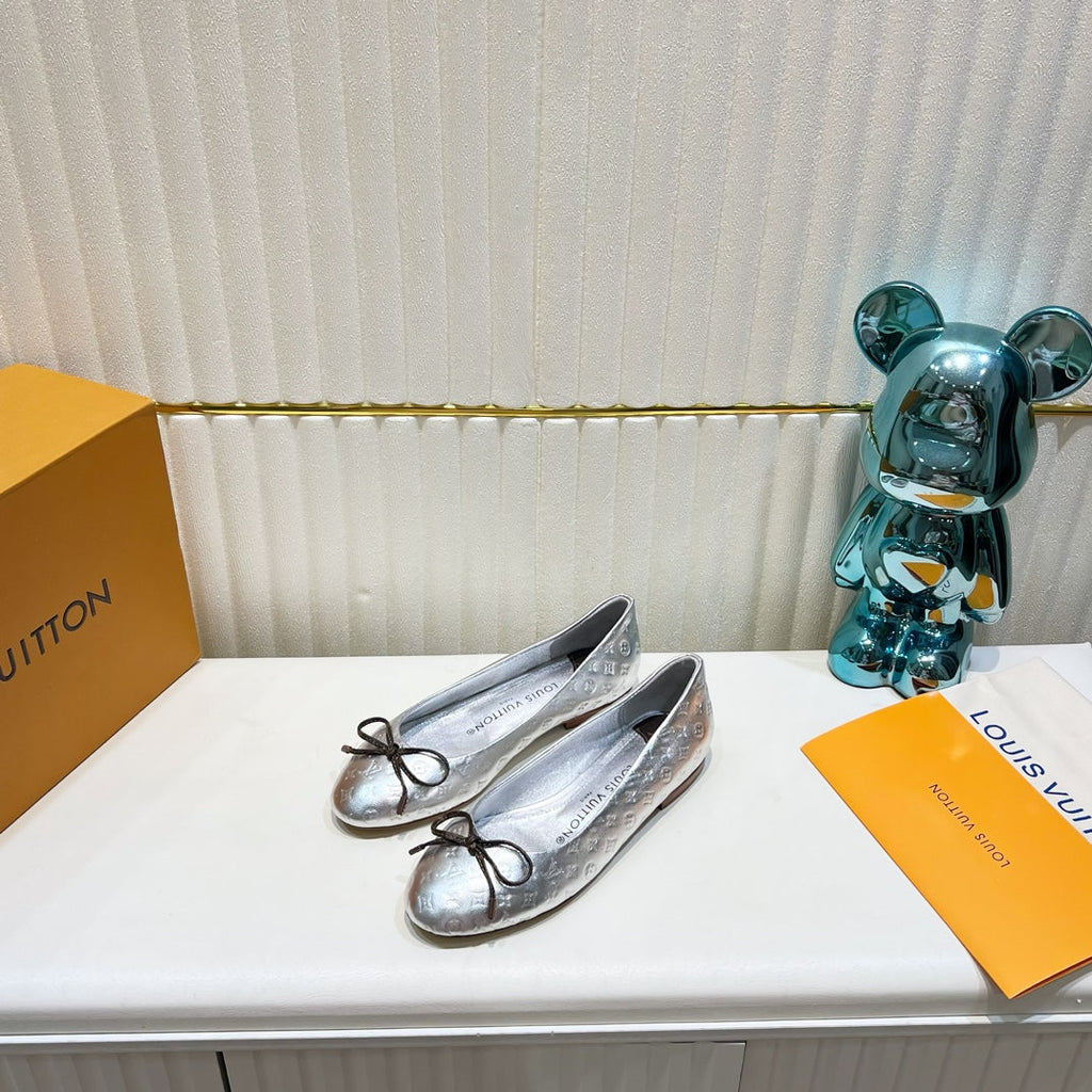 LV 26S BALLET FLATS IN SILVER MONOGRAM CALFSKIN WITH BOW