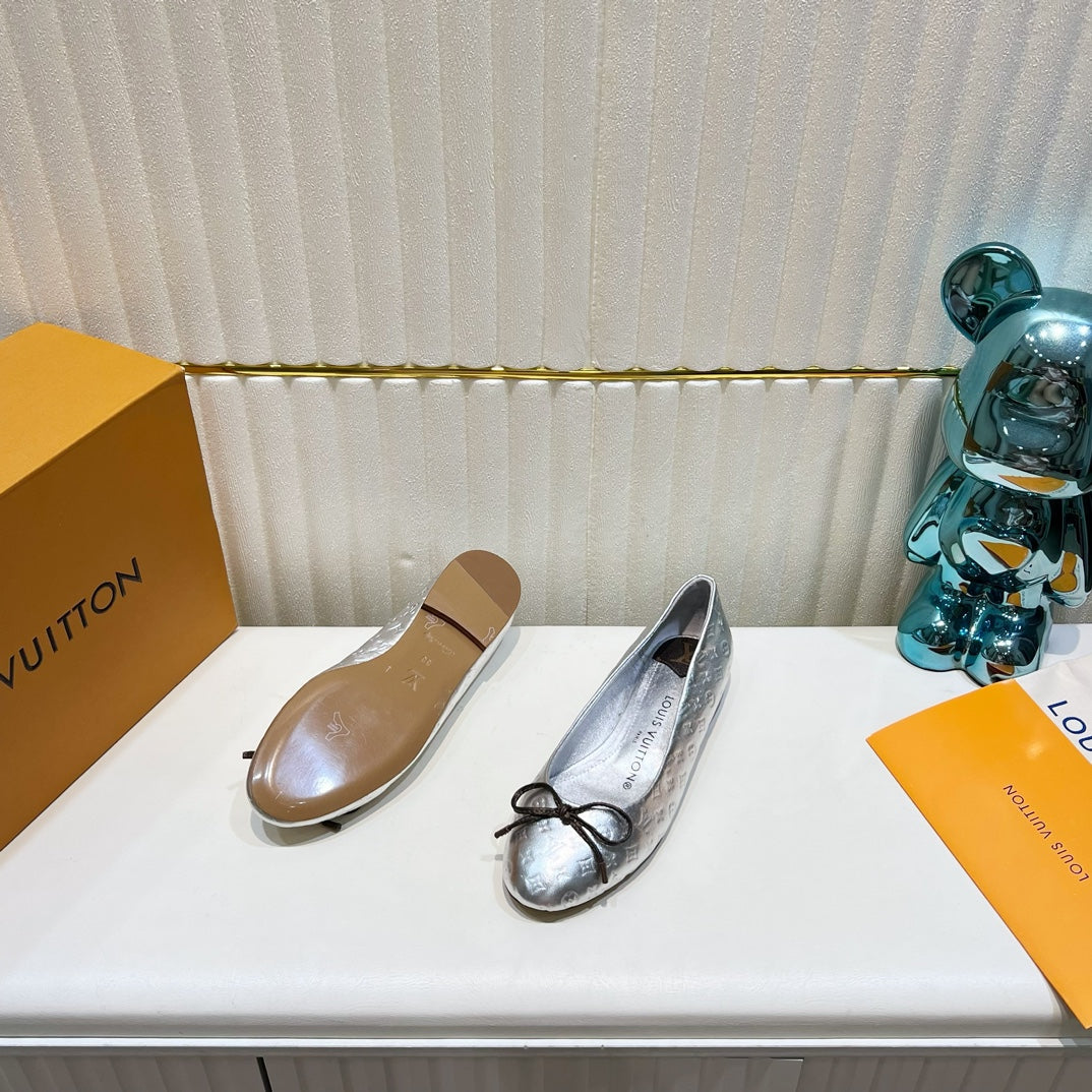 LV 26S BALLET FLATS IN SILVER MONOGRAM CALFSKIN WITH BOW
