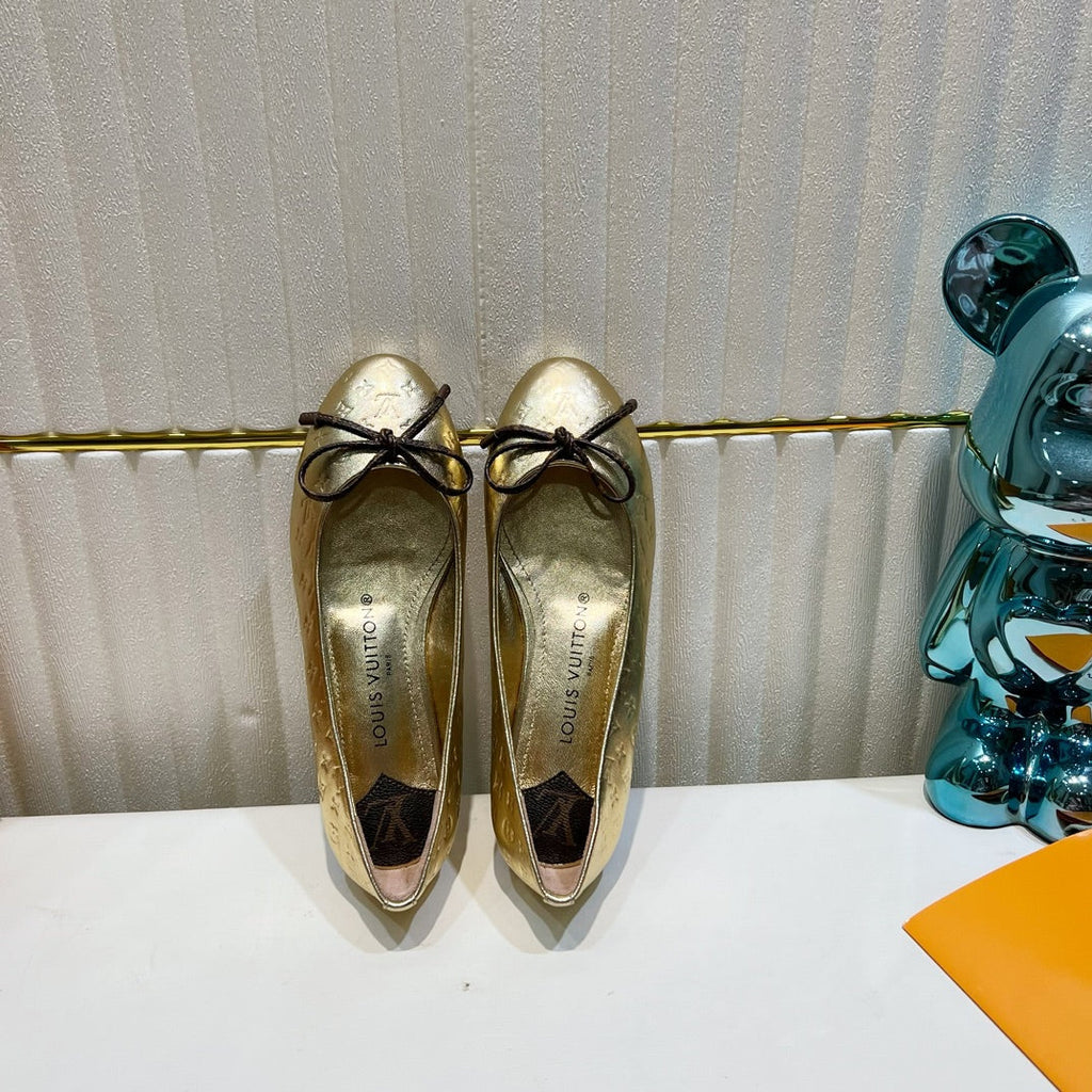 LV 26S BALLET FLATS IN GOLD MONOGRAM CALFSKIN WITH BOW