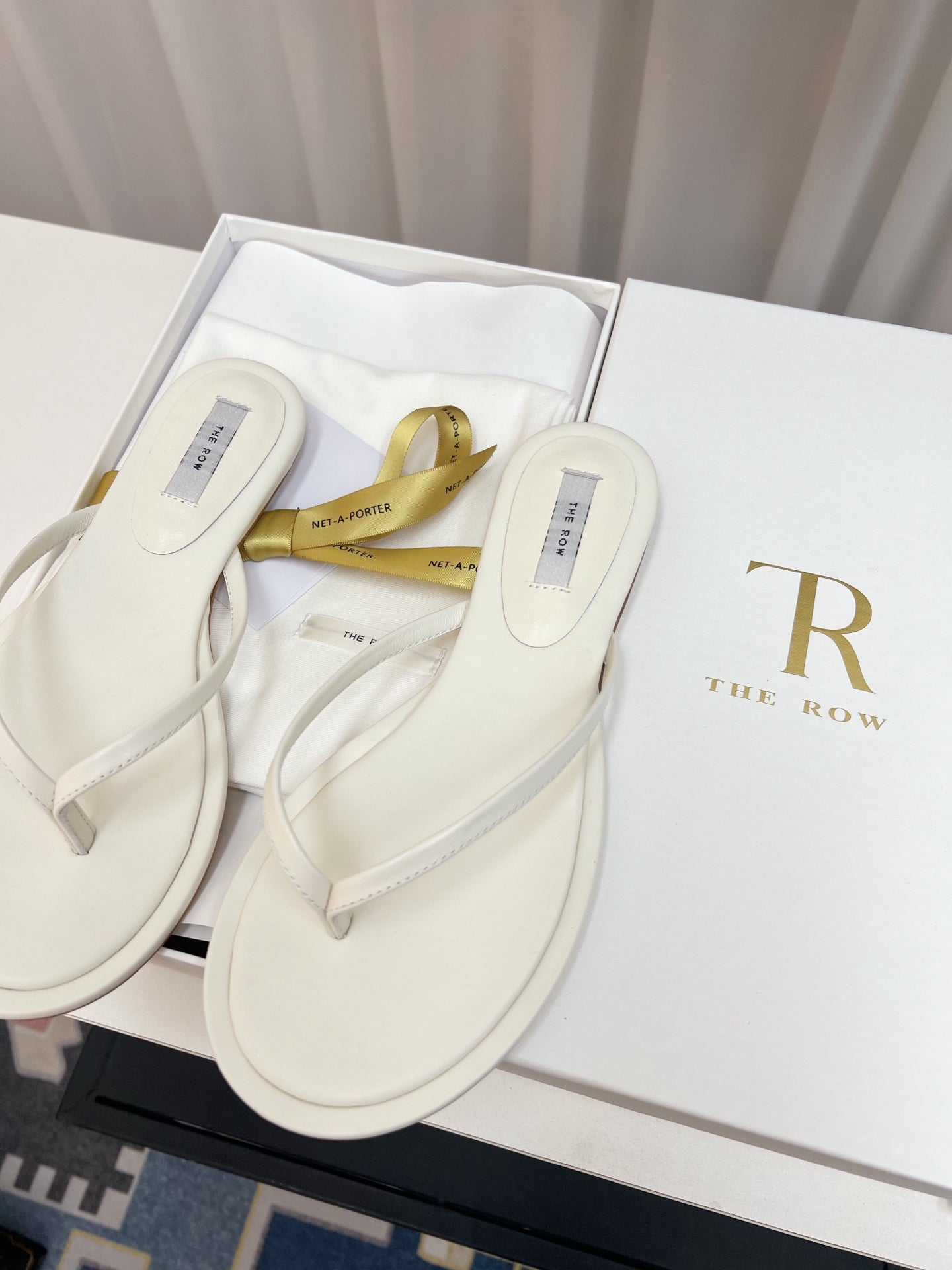 THE ROW 26S THONG SANDALS IN WHITE CALFSKIN
