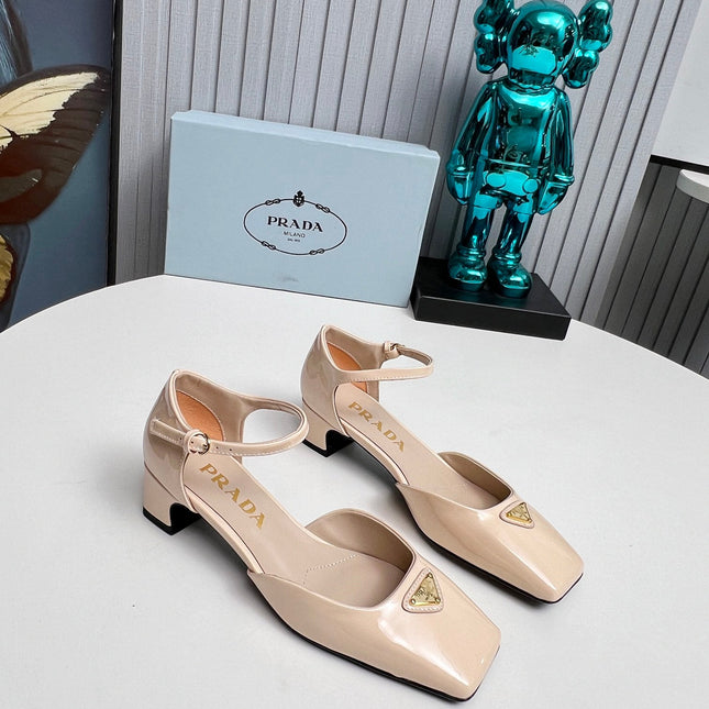 PRADA 26S ANKLE STRAP PUMPS 40MM IN NUDE BEIGE PATENT CALFSKIN TRIANGLE LOGO