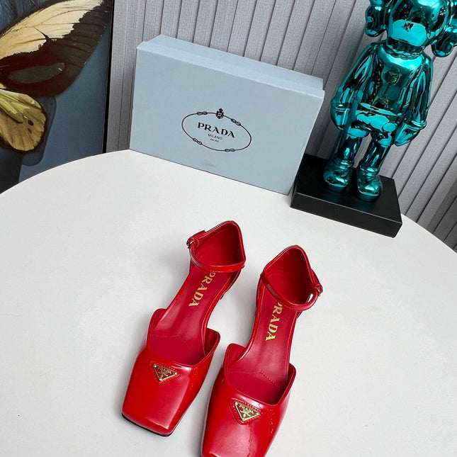 PRADA 26S ANKLE STRAP PUMPS 40MM IN RED PATENT CALFSKIN TRIANGLE LOGO
