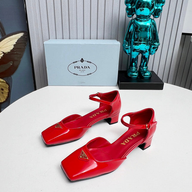 PRADA 26S ANKLE STRAP PUMPS 40MM IN RED PATENT CALFSKIN TRIANGLE LOGO