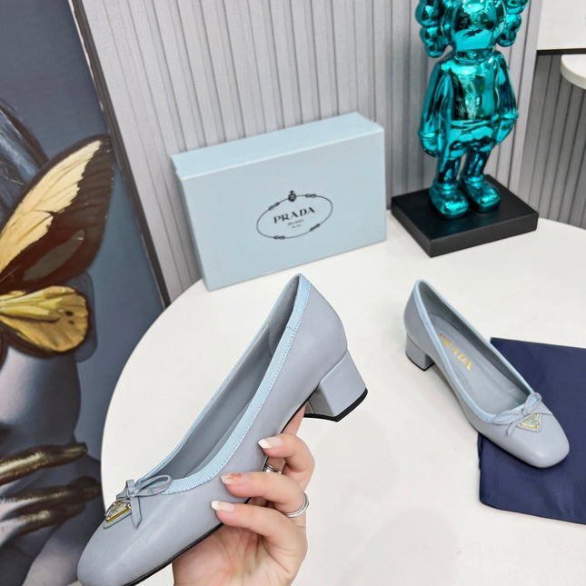 PRADA 26S ROUND TOE PUMPS BLOCK HEEL 40MM IN LIGHT BLUE CALFSKIN WITH BOW