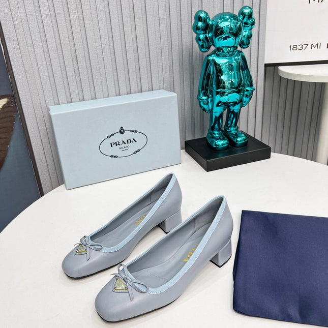 PRADA 26S ROUND TOE PUMPS BLOCK HEEL 40MM IN LIGHT BLUE CALFSKIN WITH BOW