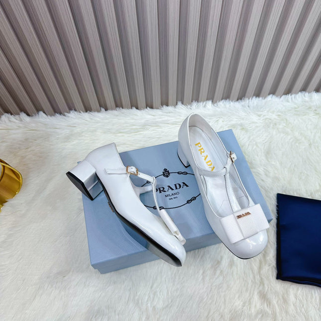 PRADA 26S T-STRAP MARY JANE PUMPS 40MM IN LIGHT BLUE PATENT CALFSKIN WITH BOW