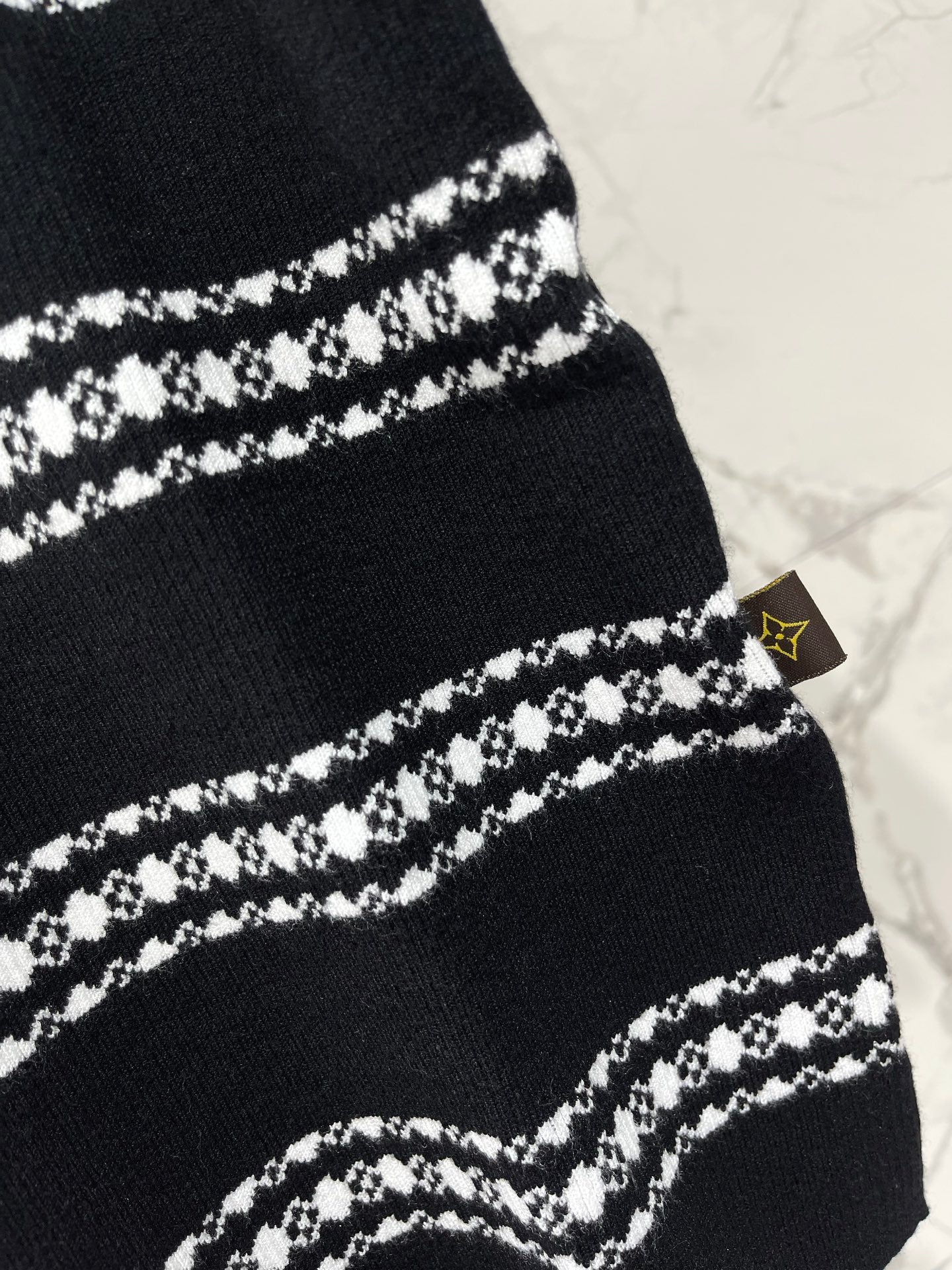 LV 26S SHORT-SLEEVED SWEATER STYLE 258