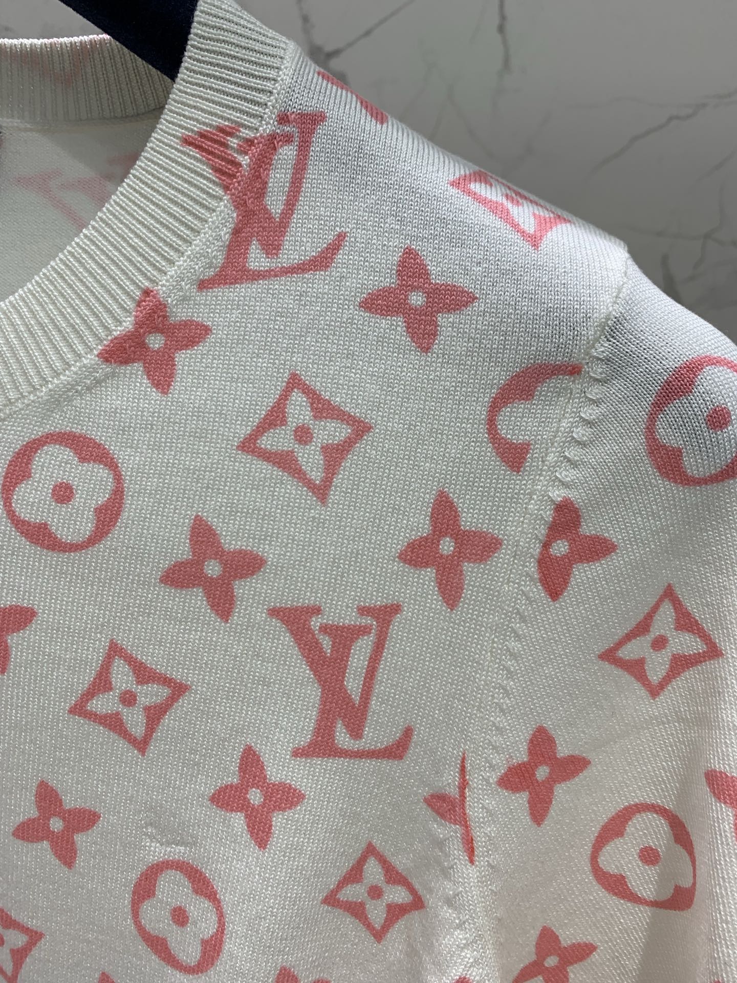 LV 26S SHORT-SLEEVED SWEATER STYLE 187