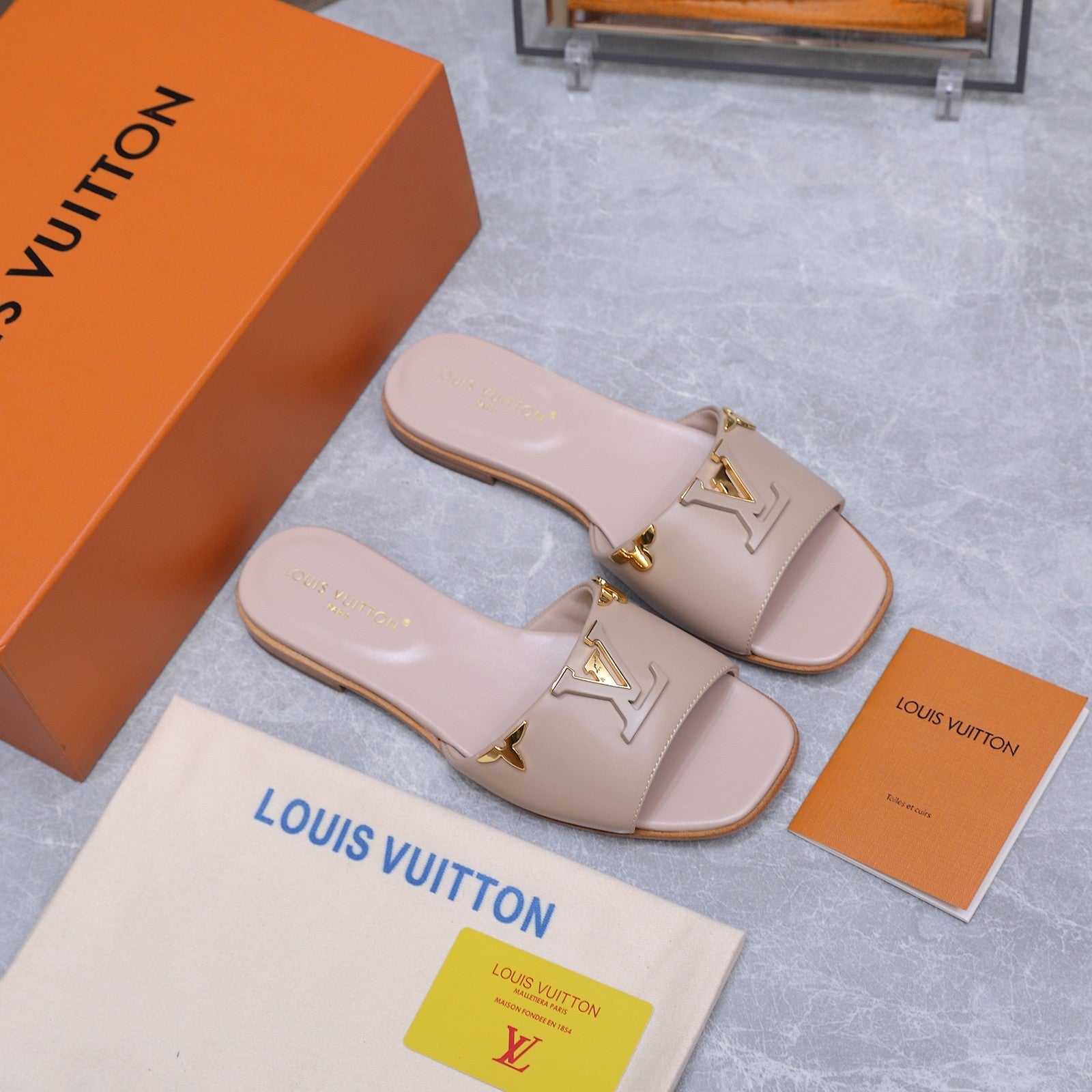 LV 26S FLAT SLIDE SANDALS IN NUDE PINK CALFSKIN GOLD HARDWARE