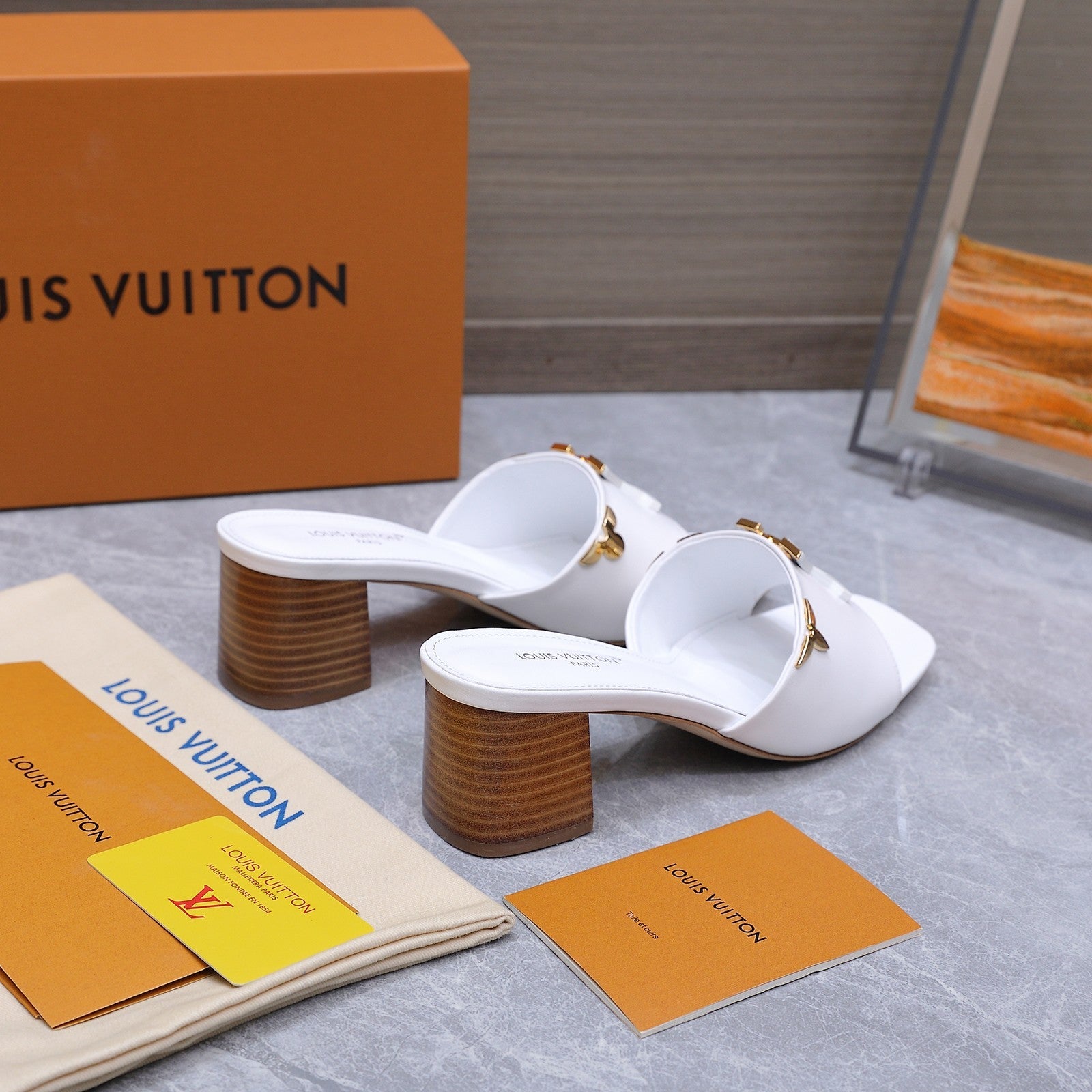 LV 26S BLOCK HEEL MULE SANDALS 55MM IN WHITE CALFSKIN GOLD HARDWARE