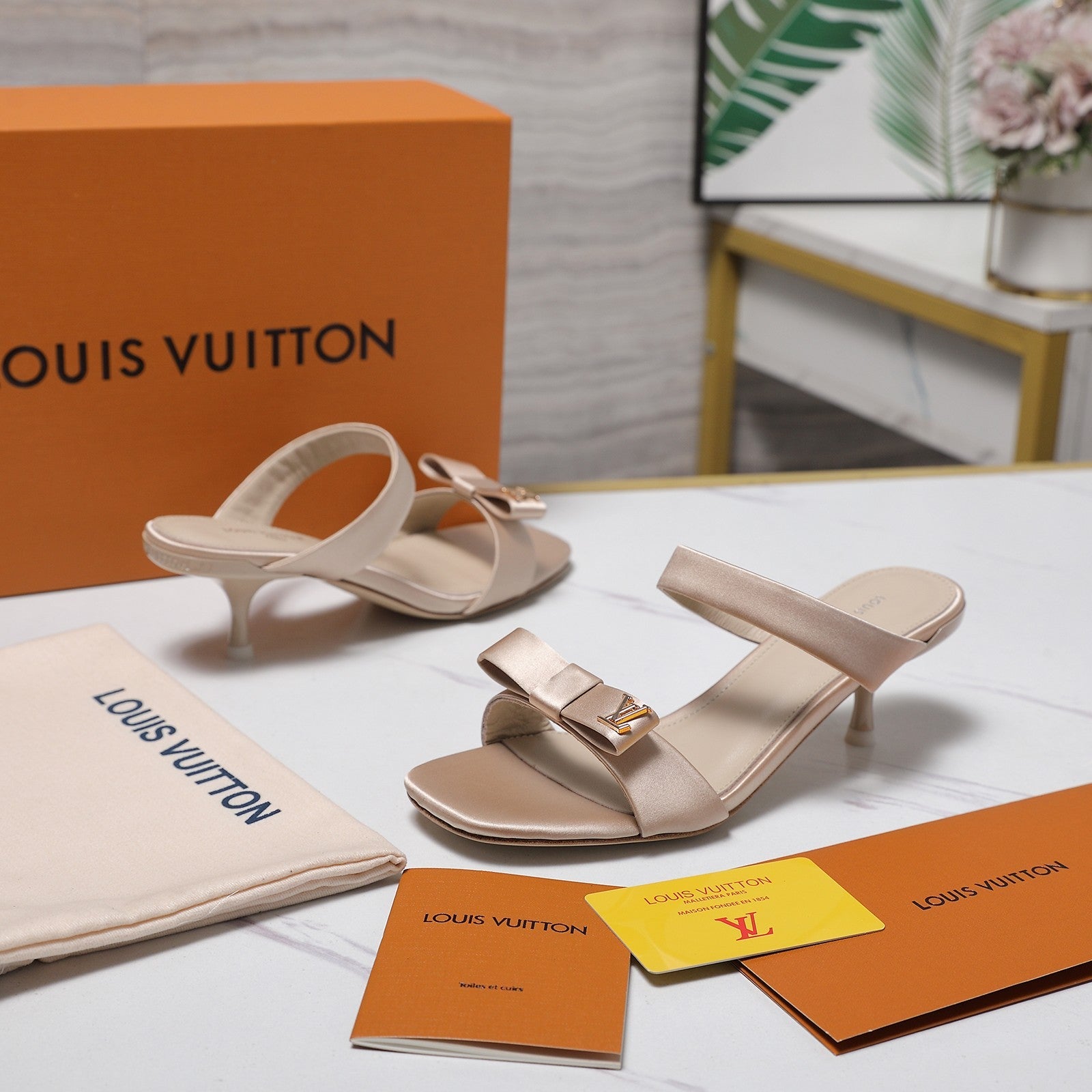 LV 26S SLIDE HEELS 40MM IN NUDE PINK SATIN WITH BOW