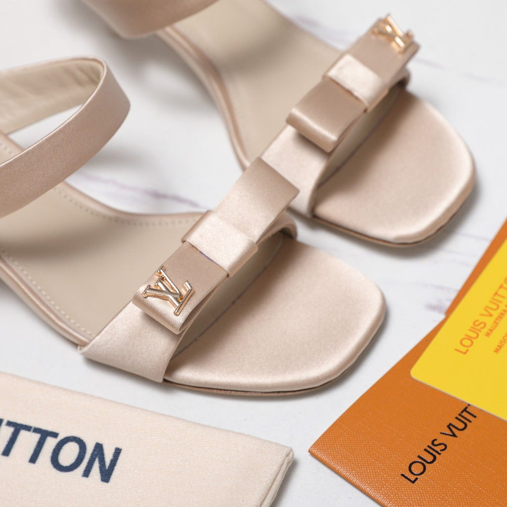 LV 26S SLIDE HEELS 40MM IN NUDE PINK SATIN WITH BOW