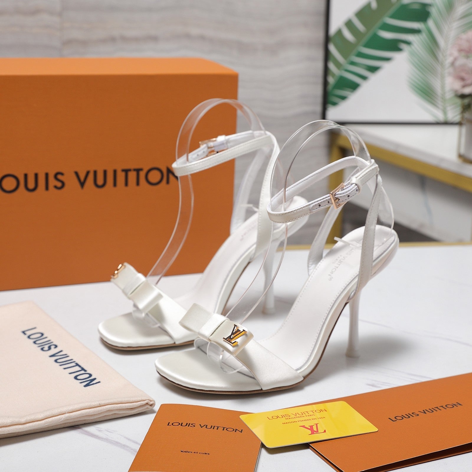 LV 26S 6AM SANDALS 90MM IN WHITE SATIN WITH BOW