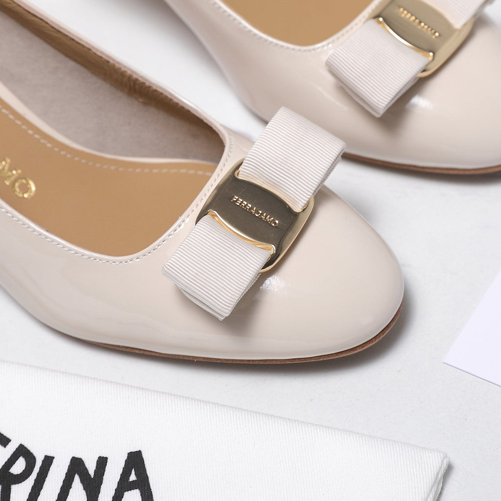 LV 26S SLINGBACK PUMPS 55MM IN NUDE BEIGE PATENT CALFSKIN WITH BOW