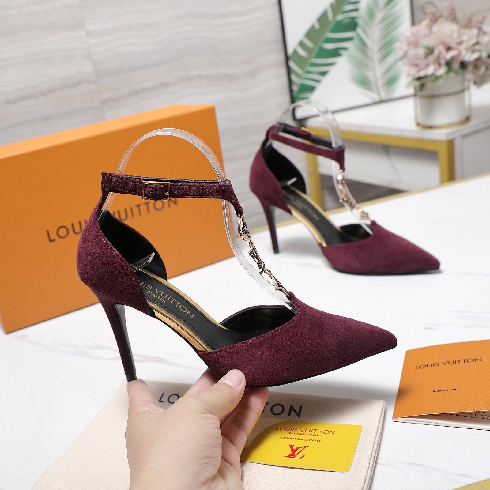 LV 26S POINTED TOE T-STRAP PUMPS 95MM IN BURGUNDY RED SUEDE GOLD HARDWARE