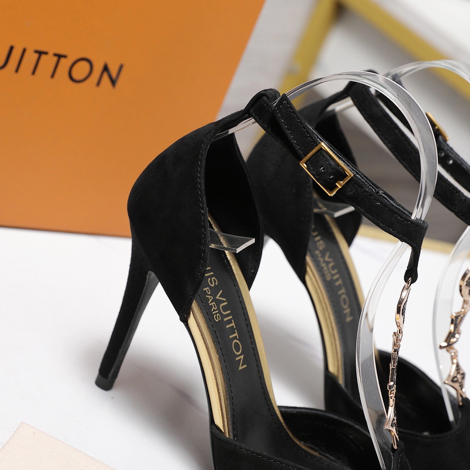 LV 26S POINTED TOE T-STRAP PUMPS 95MM IN BLACK SUEDE GOLD HARDWARE
