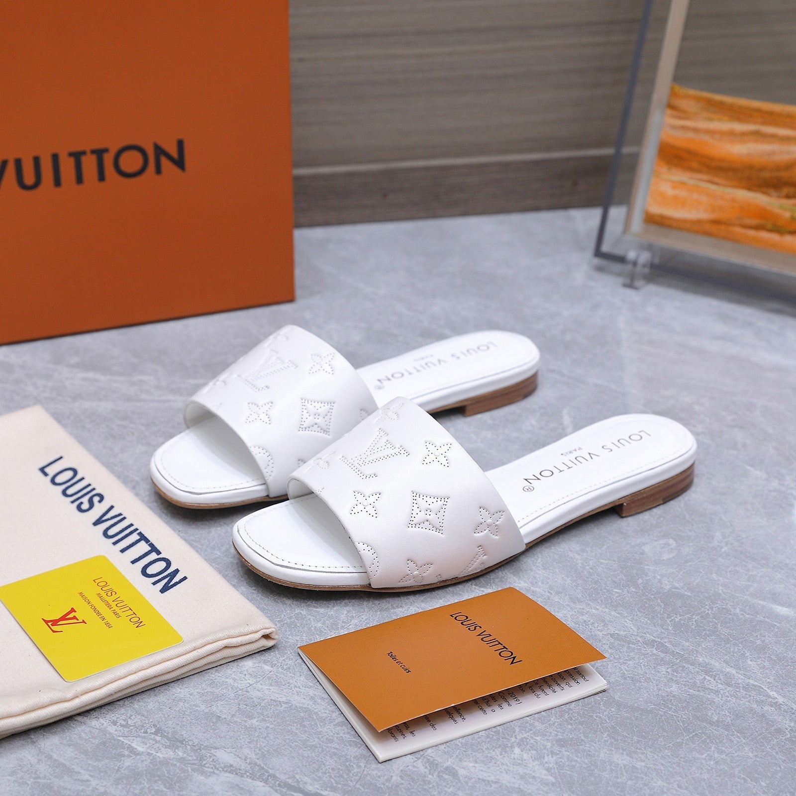LV 26S FLAT SLIDE SANDALS IN WHITE CALFSKIN EMBOSSED MONOGRAM LOGO