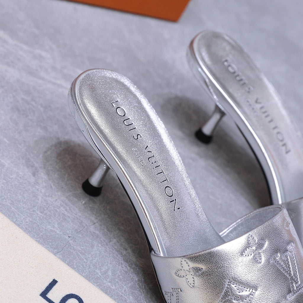 LV 26S 6AM MULE 55MM IN SILVER CALFSKIN EMBOSSED MONOGRAM LOGO