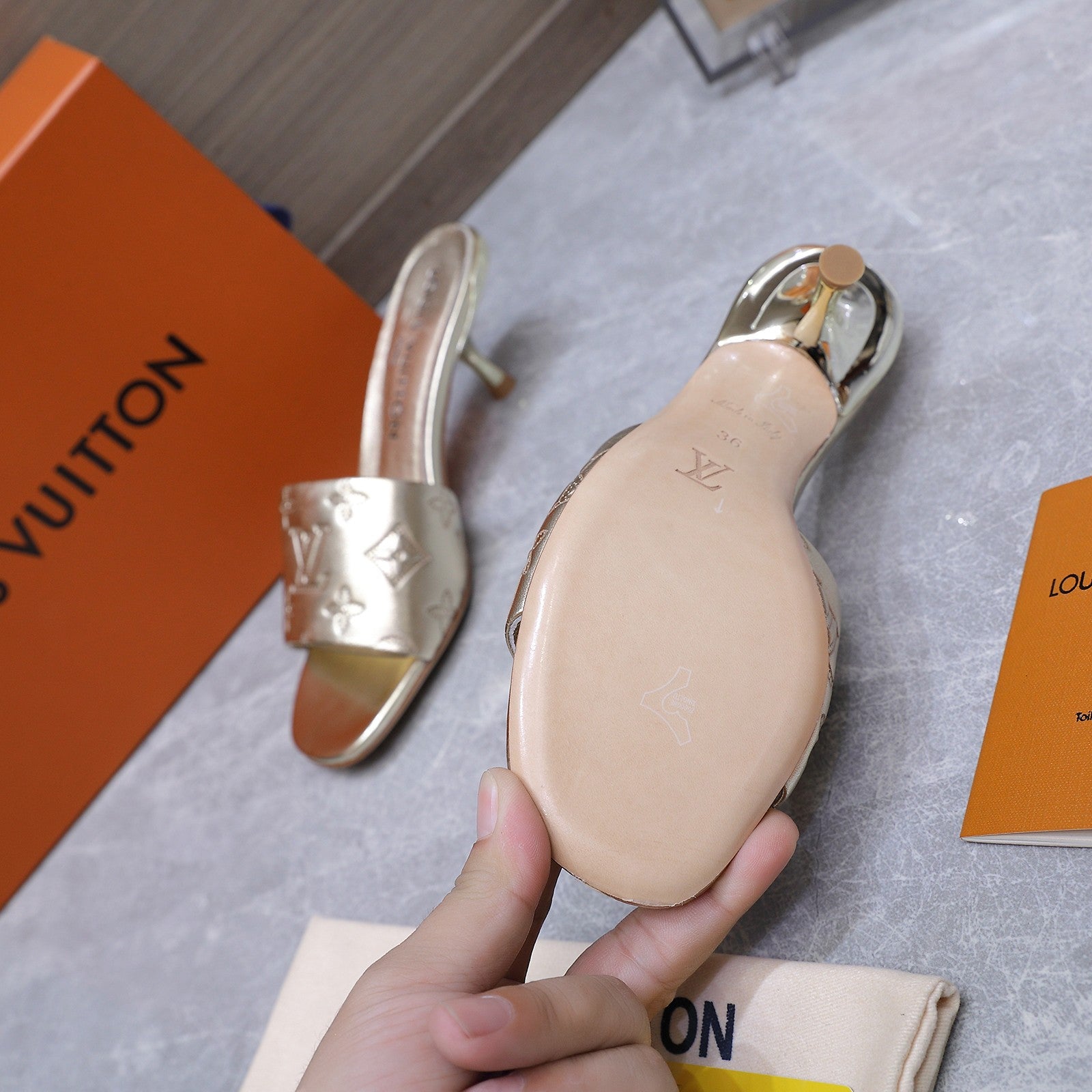 LV 26S 6AM MULE 55MM IN GOLD CALFSKIN EMBOSSED MONOGRAM LOGO