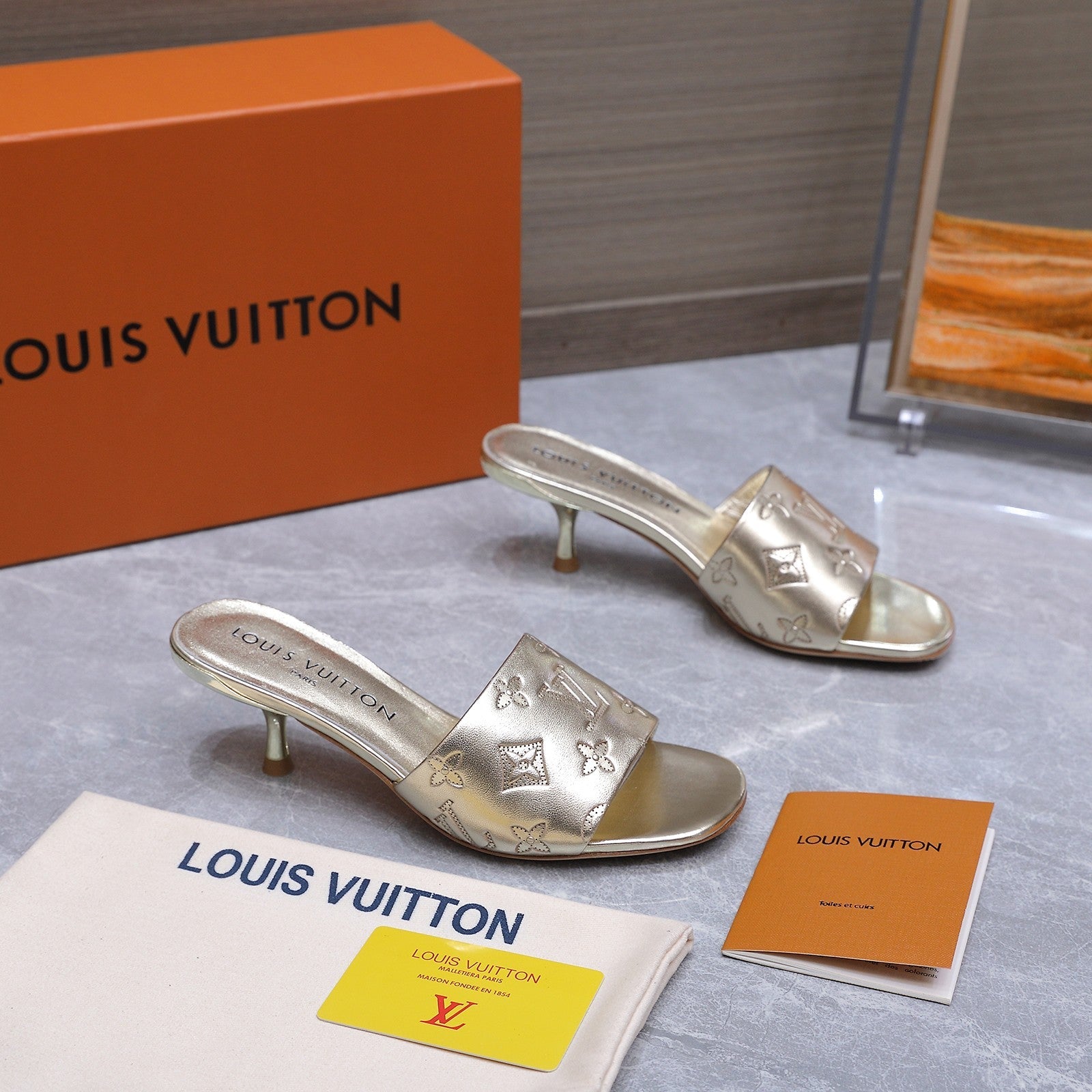 LV 26S 6AM MULE 55MM IN GOLD CALFSKIN EMBOSSED MONOGRAM LOGO