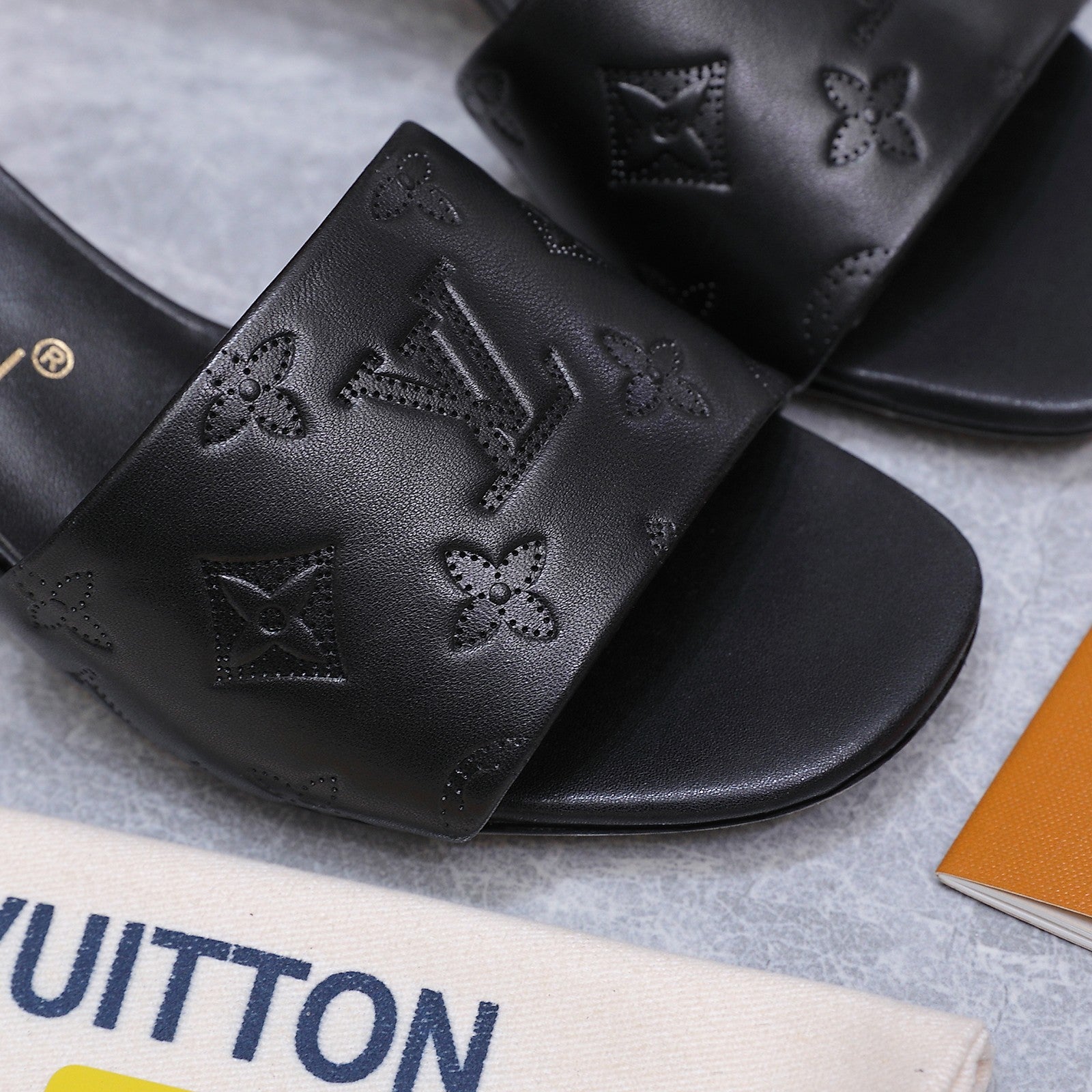 LV 26S 6AM MULE 55MM IN BLACK CALFSKIN EMBOSSED MONOGRAM LOGO