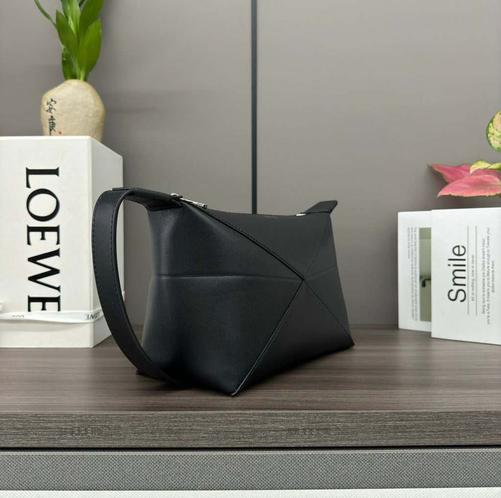 PUZZLE FOLD WASH 22 BAG IN BLACK SHINY CALFSKIN