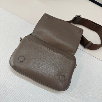 LOEWE 25S PEBBLE BAG 20 IN DARK TAUPE CALFSKIN SILVER HARDWARE