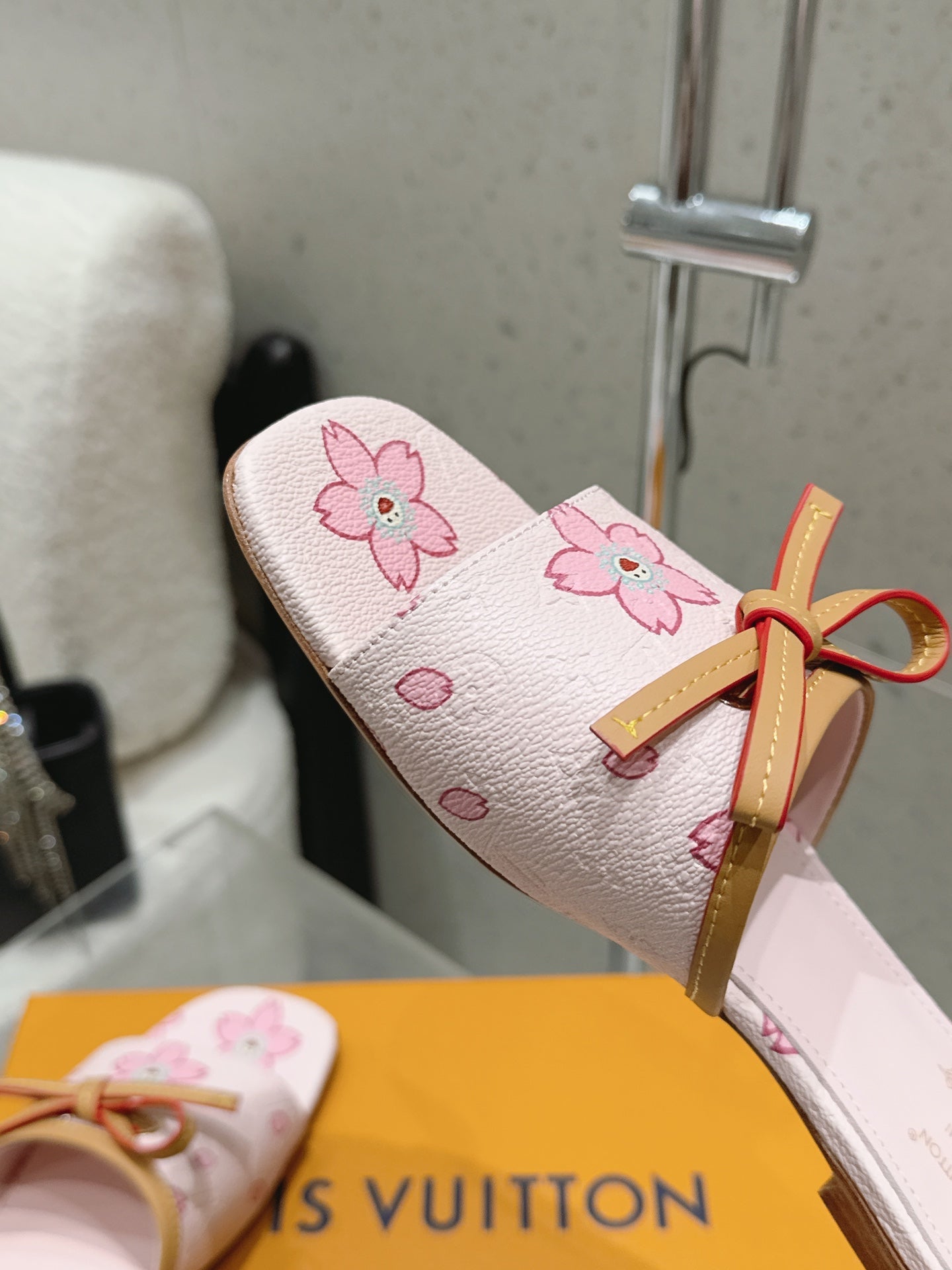 LV 26S FLAT SLIDES IN LIGHT PINK CANVAS WITH PINK BLOSSOM PRINT