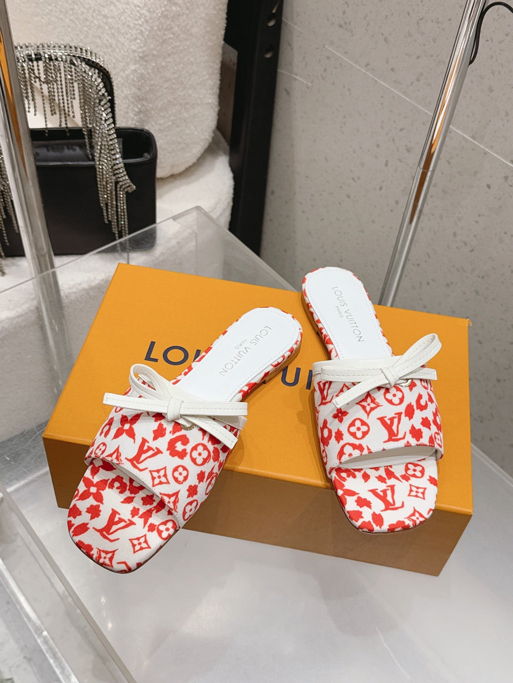 LV 26S FLAT MULE SANDALS IN WHITE RED MONOGRAM CANVAS WITH CALFSKIN BOW