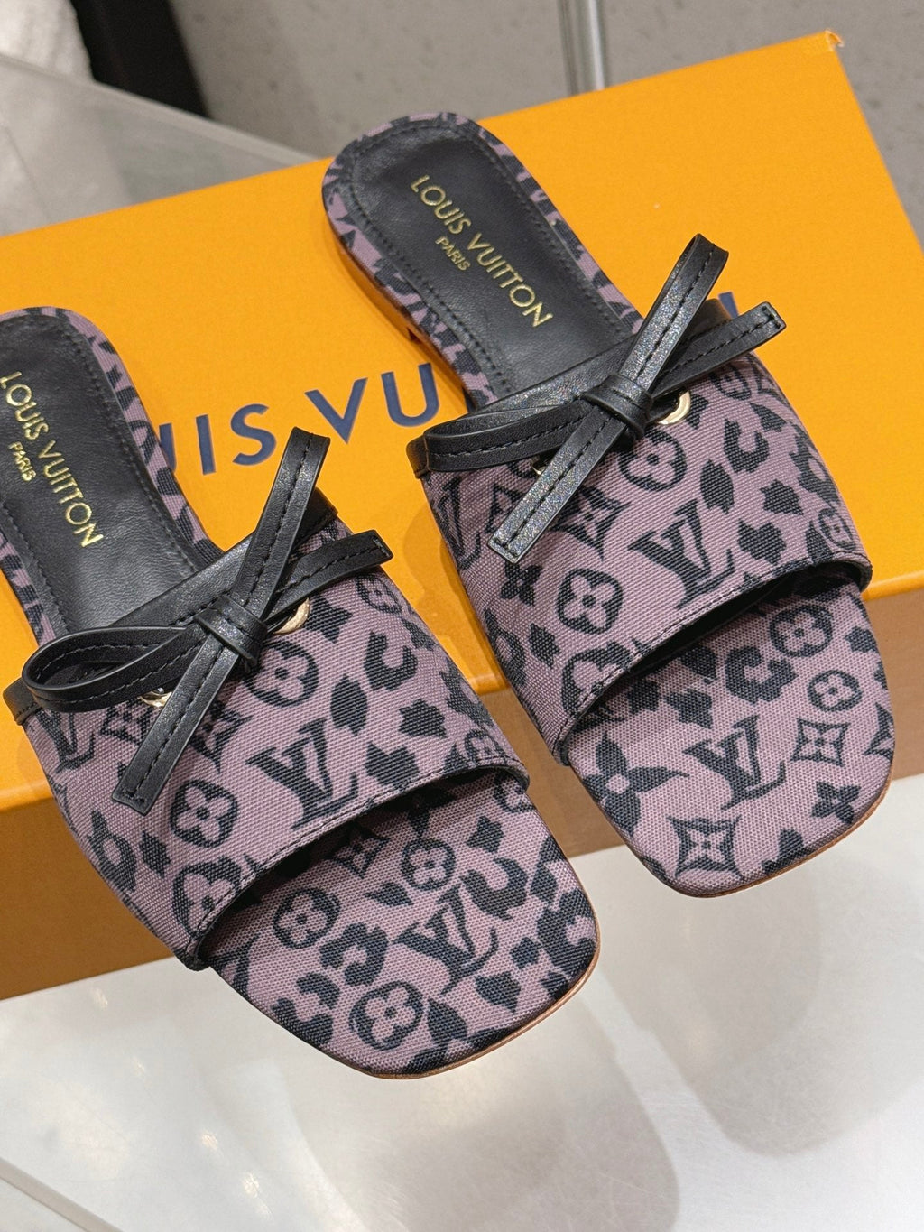 LV 26S FLAT MULE SANDALS IN PURPLE BLACK MONOGRAM CANVAS WITH CALFSKIN BOW