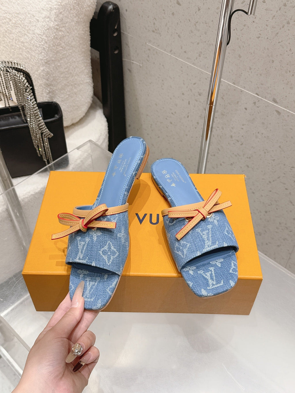 LV 26S FLAT MULE SANDALS IN LIGHT BLUE MONOGRAM DENIM WITH CALFSKIN BOW