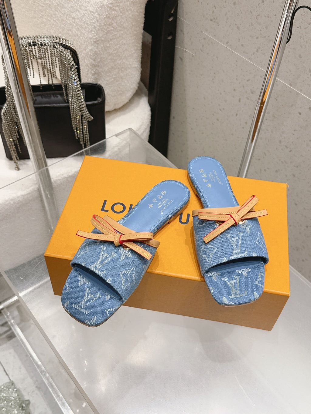 LV 26S FLAT MULE SANDALS IN LIGHT BLUE MONOGRAM DENIM WITH CALFSKIN BOW