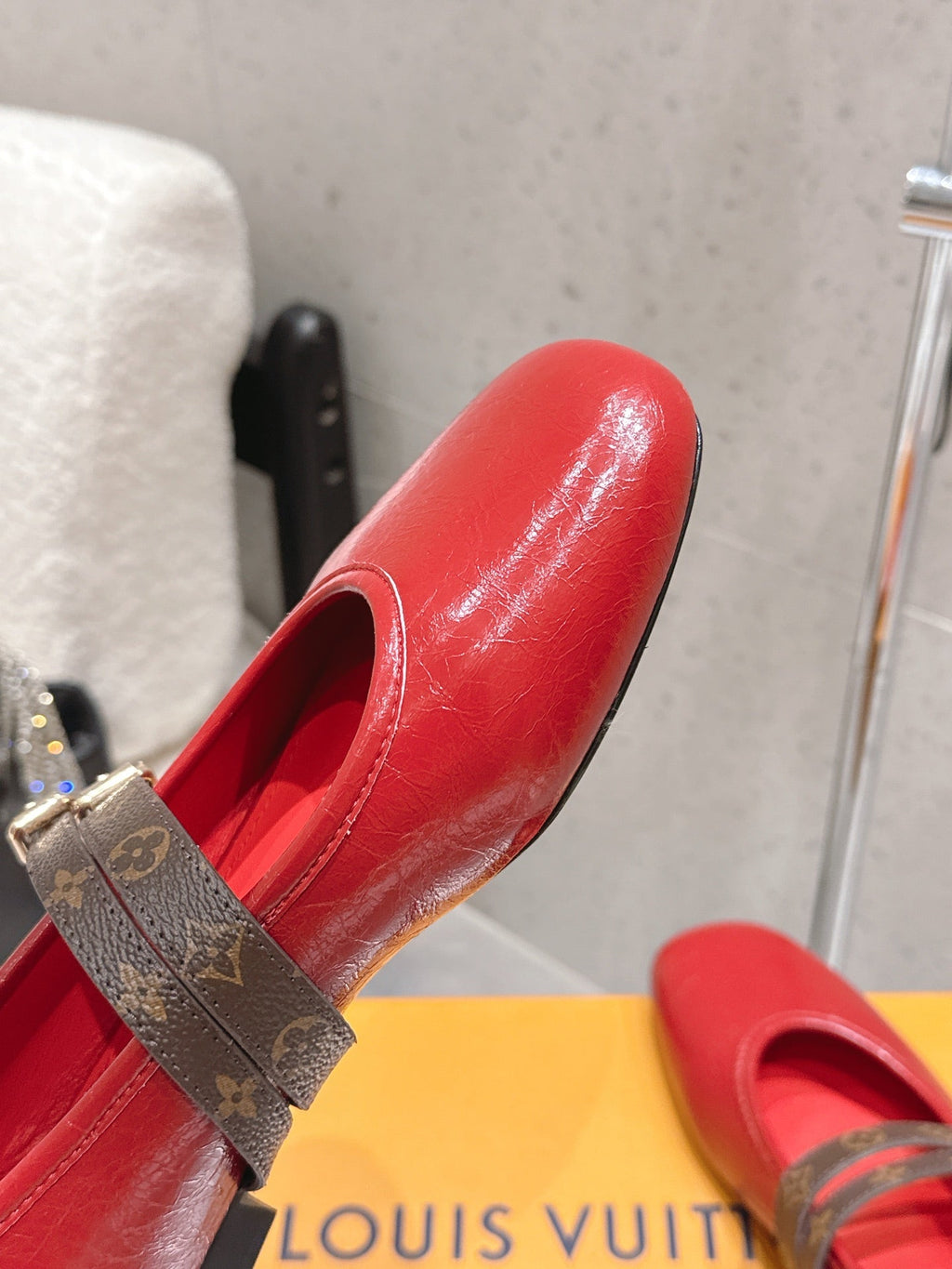 LV 26S MARY JANE FLATS IN DARK RED CALFSKIN WITH BROWN MONOGRAM STRAP
