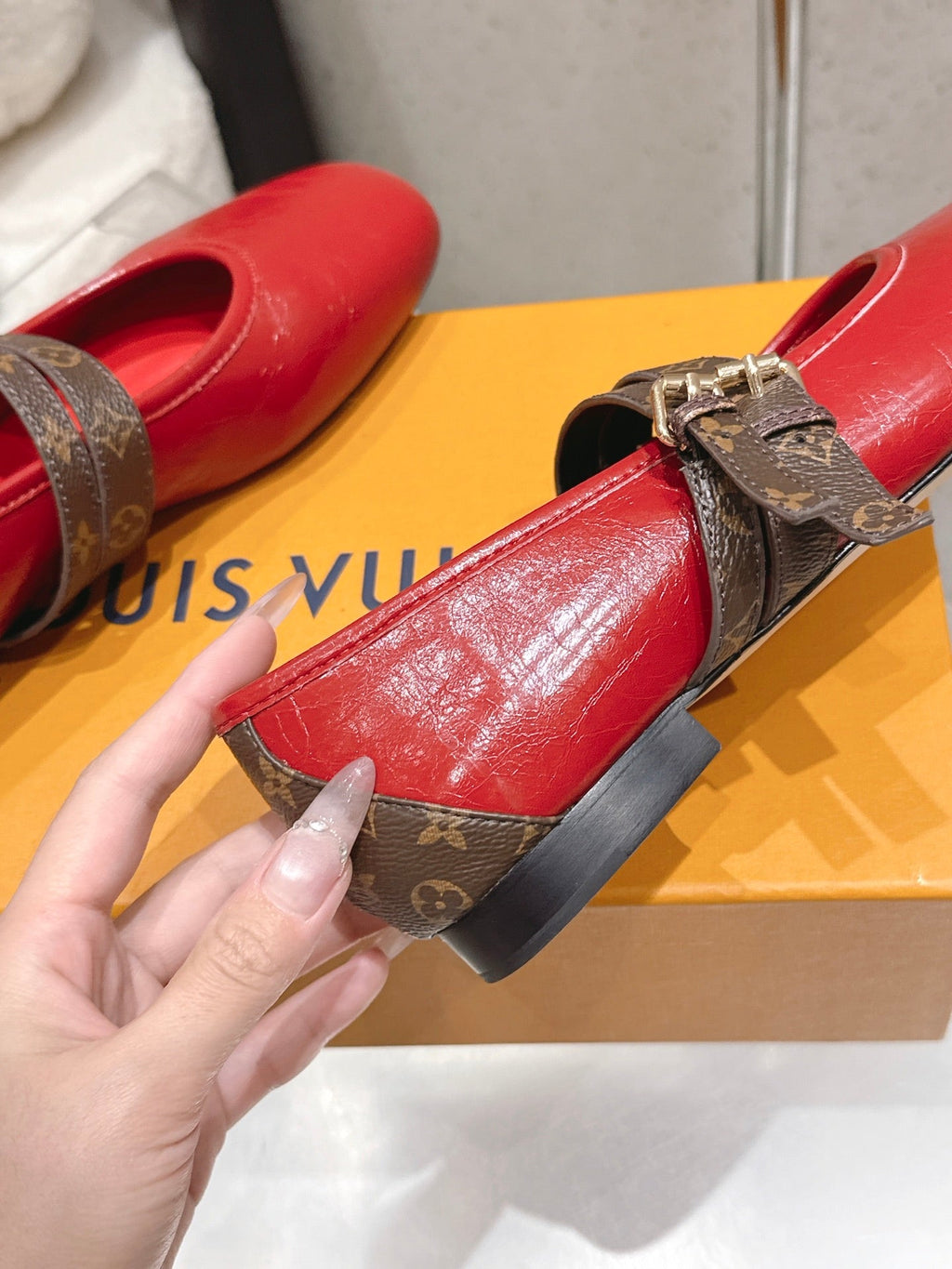 LV 26S MARY JANE FLATS IN DARK RED CALFSKIN WITH BROWN MONOGRAM STRAP