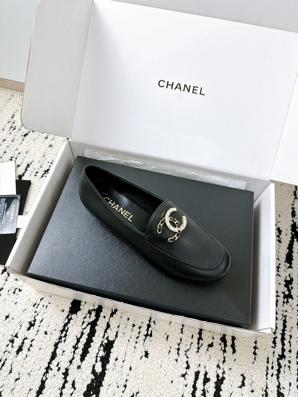 LOAFERS IN BLACK CALFSKIN HARDWARE WITH ROCK MIX CHAIN