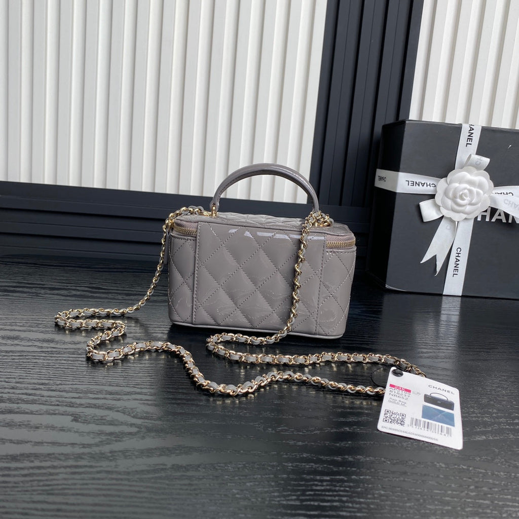 CHANEL 25S VANITY CASE 17 IN CHARCOAL GRAY PATENT CALFSKIN GOLD HARDWARE