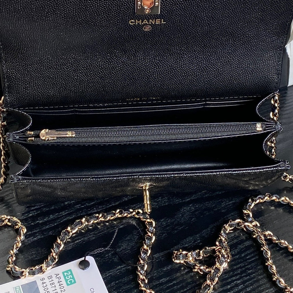 25C FLAP BAG 18 IN BLACK SHINY GRAINED CALFSKIN GOLD HARDWARE