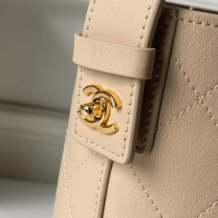 CHANEL 26S BUCKET SHOULDER BAG 27 IN BEIGE LAMBSKIN GOLD HARDWARE