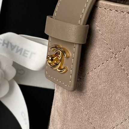 CHANEL 26S BUCKET SHOULDER BAG 27 IN TAUPE BROWN SUEDE AND CALFSKIN GOLD HARDWARE