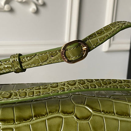 CHANEL 26S CC LOGO SHOULDER BAG 32 IN OLIVE GREEN CROCODILE-EMBOSSED CALFSKIN GOLD HARDWARE